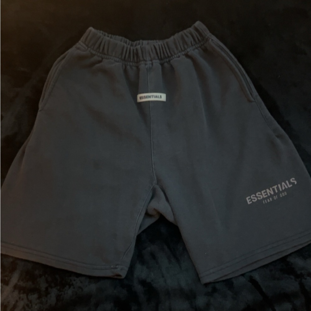 Essentials shorts ss19